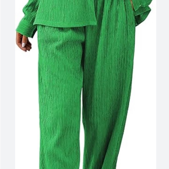 Two Piece Green Set. - Picture 3 of 3